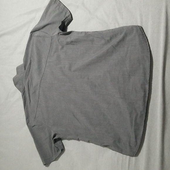 4 men tops Volcom and Billabong - Picture 5 of 16